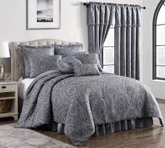 The reverse side of the comforter is bright white with slight pops of color to provide freshness to the look. Amazon Com Seville 9 Piece Jacquard Gray Black Medallion Paisley Comforter Bedding Set King Size Kitchen Dining