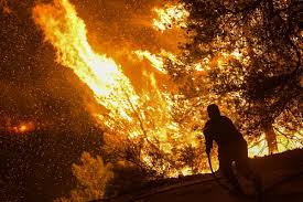 Η φωτιά στον υμηττό φέρνει στην επιφάνεια το καίριο ζήτημα της δημιουργίας πάρκου κεραιών. Fwtia Twra Pagenews Gr