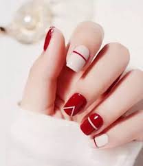 Simple And Basic Nail Art Design Demonstrates An Original Natural Look Disenos De Unas Rojas Unas Decoradas Manicura De Unas