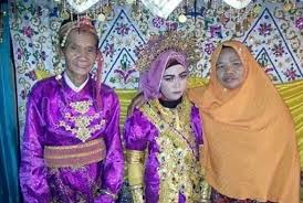 Jasa nikah siri solo juga melayani sekitarnya. 4 Pernikahan Kakek Dan Wanita Muda Nomor 3 Hanya Bertahan Setahun Okezone Nasional