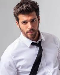 Erkenci kuş dizisinde canlandırdığı can divit karakteri ile kariyerinin zirvesinde çıkan can yaman demet özdemir ile adları sürekli aşk dedikoduların karışan can yaman öyle biriyle akraba çıktı ki. Can Yaman Startseite Facebook