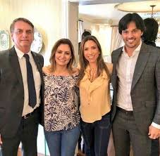 #sabrina sato #fabio faria #sabrina sapo #sabio. Bolsonaro Diz Que Escolheu Faria Pela Vida Que Ele Tem Junto A Familia Do Silvio Santos A Critica De Campo Grande Mobile
