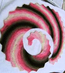 Maybe you would like to learn more about one of these? 10 Drachenschal Ideen Drachenschal Stricken Drachenschwanz Stricken Drachenschwanz Hakeln