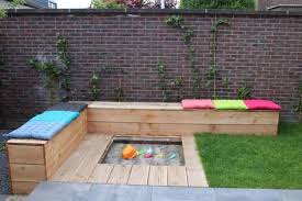 Terras Bank En Zandbak Ineen Moderne Tuinen Van Buro Floris Modern Homify In 2020 Small Backyard Landscaping Backyard For Kids Backyard Play