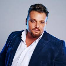 20140727 dsds on tour 9389.jpg 2,075 × 3,688; Menowin Frohlich Strauchelnder Dsds Star Gala De