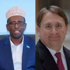 Sheekh Shariif iyo Safiirka Ingiriiska ee Soomaaliya oo Kawada Hadlay  Doorashada Dalka