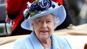 Die queen hat geburtstag und tragt bunte kostume schweizer illustrierte. Queen Elizabeth Ii Warum Feiert Sie Zweimal Ihren Geburtstag