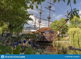 Have a nightcap in the golden lighting—or order room service if you feel like spending your entire evening looking down at. Piratenschiff Am See Im Tivoli Gardens Kopenhagen Stockfoto Bild Von Koniglich Rokokos 158233380