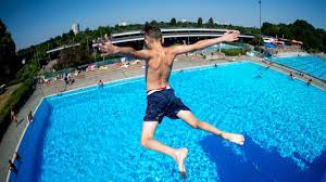 Aber wer sich jetzt ins nächste becken stürzen will, sollte vorher sichergehen, ob das entsprechende bad auch schon offen ist. Offenbach Hanau Und Region Termine Fur Offnungen Von Schwimmbadern Sind Bekannt Hanau
