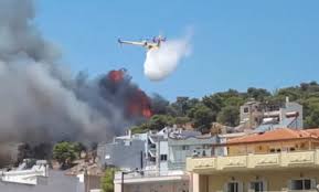 Σε προληπτική μερική εκκένωση σπιτιών στον οικισμό κακή βίγλα σαλαμίνας για λόγους ασφαλείας, προχωρά η πυροσβεστική υπηρεσία, σε συνεργασία με την ελ.ασ και το δήμο. Vpvw9pgccmut1m