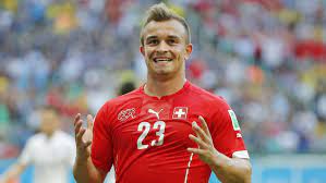Shaqiri xxxl und xherdan shaqiri rettet die schweiz, proklamieren l'express und l'impartial. Kritik An Bayern Star Shaqiri Spielt Die Beleidigte Diva Fussball Wm Sport Bild