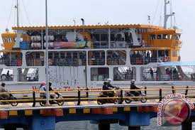 Nah itulah jadwal kapal ferry penyeberangan ketapang gilimanuk yang mempunyai waktu 24 jam di setiap harinya. Kendaraan Di Pelabuhan Gilimanuk Ketapang Padat Jelang Hari Raya Nyepi Antara News