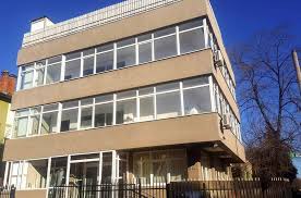 Un batran locuind alaturi de alti semeni, avand cu cine sa comunice, mancare la ore fixe, ajutor la igiena, supraveghere medicala, respect si afectiune. Camin De Batrani Pajura Asociatia Pheonix Care Home Sector 1 Bucuresti