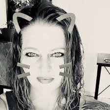 Julie Tweed's Instagram, Twitter & Facebook