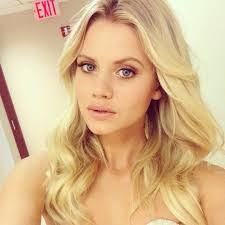 Eliza Daniel's Instagram, Twitter & Facebook