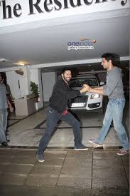 Siddharth Malhotra Varun Dhawan And Alia Bhatt Snapped At Karan Johar S House Photos Filmibeat Karan johar's next directorial takht consists of a galaxy of stars but he still chose to throw ample light on the writers hussain haidry and sumit roy. siddharth malhotra varun dhawan and