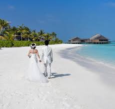 Maxime et gabrielle ont la joie de vous faire part de leurs noces. Mariages Traditions Un Mariage A Madagascar Vos Prestataires Pour Un Mariage Reussi