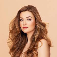 There are only a few highlights throughout the hair, but they make a stunning effect. How To Get A Light Golden Brown Hair Color L Oreal Paris