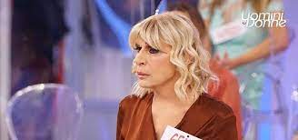 La forza della versione over sono sicuramente gli opinionisti e le dame, come gemma, che creano. Uomini E Donne Chi E Dentro E Chi E Fuori
