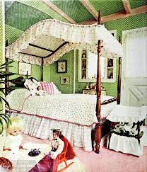 See lots of fab & frilly vintage canopy beds from the 1970s, during their great revival period — which was centuries after they first became popular in england and france. 70 Beautiful Vintage Canopy Beds From The 1970s Retro Bedrooms Vintage Interior Design Canopy Bed