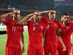 Orta saha mevkiinde oynamaktadır.48 defa brezilya a milli takımında, 19 defa brezilya olimpik milli takımında yer aldı. Milli Takim Icin 52 Fikir Futbolcular Futbol Avrupa Futbolu