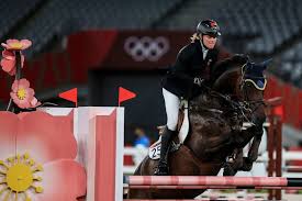 She won the gold medal of the relay event at the 2012 world championships and 2017 world championships. Rmnip3glig Vom