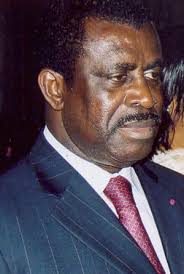 INONI EPHRAIM DANS UN ETAT CRITIQUE L'ancien premier, INONI EPHRAIM ne  parle plus. Il a perdu sa langue. Il se trouve dans un état critique au  sein d'une formation sanitaire de Yaoundé.