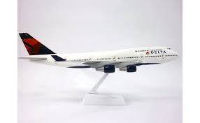 It is used by delta airlines during long haul international flights from 2011. Amazon Com Boeing 747 400 Delta Airlines 1 200 Scale Model Everything Else