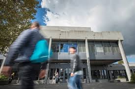 At saint gallen students can follow courses taught in english or in german. Disziplinarverfahren Wegen Spesenbezugen An Der Uni St Gallen Es Handelt Sich Um Einen Bedeutsamen Fall