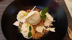 Dessert Au Chocolat Blanc Et Glace Hummmm Picture Of Restaurant Aux Pigeons Blancs Saint Jean De Luz Tripadvisor