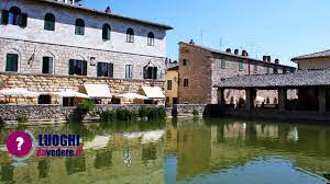 Bagno Vignoni Alle Terme Gratis Nella Val D Orcia Luoghi All Aperto Toscana