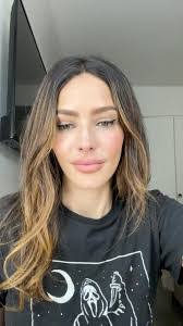 Kelly Steelman's Instagram, Twitter & Facebook