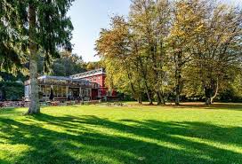 The best western hampshire inn is conveniently located less than ten miles from a variety of local attractions including the hampton beach, applecrest farm orchards where guests can pick their own. Hotel Berg Vue Berg En Terblijt The Best Offers With Destinia