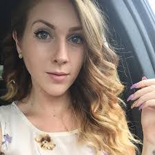 Mandy Hulse's Instagram, Twitter & Facebook