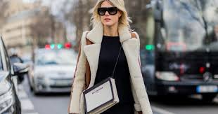 Pour un look chic et sans effort, vous avez le choix parmi des matières toutes plus luxueuses les unes que les autres. Comment Porter La Peau Lainee Marie Claire