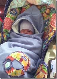 Brilliant Hooded Car Seat Blanket Yup She S All Buckled In There Tutorial Link Here Trendy Baby Blankets Car Seat Blanket Baby Car Seats