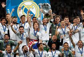 Ten nejlepší evropský klubový fotbal živě to jsou fotbalové přenosy z lm na programu čt sport. Fotbal Liga Mistru 2017 2018 Real Madrid Liverpool Hraci Realu S Trofeji Pro Viteze Aktualne Cz