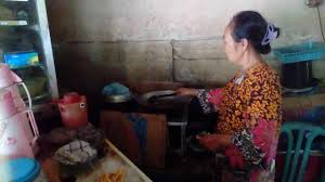 Bekalan minyak masak paket sekilogram di sekitar bandar raya ini kehabisan, sejak dua minggu lalu sekali gus meresahkan pengguna.tinjauan di beberapa pasar. Harga Minyak Goreng Naik Penjual Gorengan Mengeluh Koran Madura