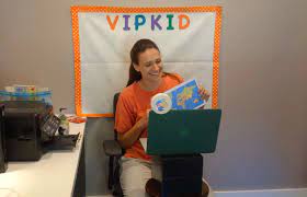 When you teach english online, instead of a salary you are usually paid by the hour or by the lesson. How Much Money Can I Make Teaching English Online