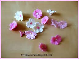 Pin By Tortaiskola On Cukorpaszta Segitsegek Fondant Flower Tutorial Cake Flowers Tutorial Fondant Flowers