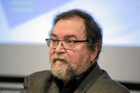 Prof. Gorzelak zwraca Krzyż Kawalerski prezydentowi Dudzie