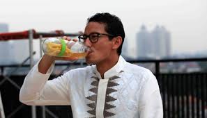 From wikimedia commons, the free media repository. Sandiaga Uno Jenguk Mantan Gubernur Dki Soerjadi Soedirdja Metro Tempo Co