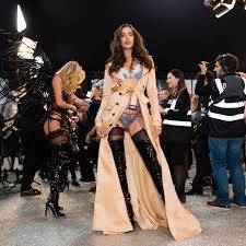 Tudo que rolou no desfile da vs 2016 em paris, com irina, alessandra ambrosio, kendall, gigi e todas as angels. Irina Shayk Vs Fashion Show Interview Vogue
