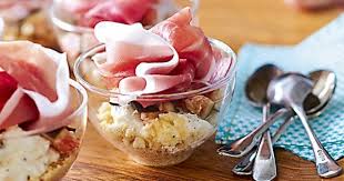 Verrines Aux Figues Et Au Jambon Cru Facon Tiramisu Recette Figues Verrine Facile Et Rapide Aperitif Gourmand