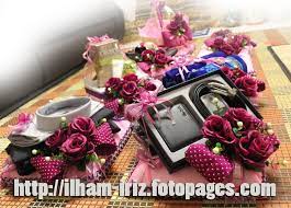 Contoh kasut yang biasa dijadikan hantaran adalah. Just Nice Untuk Si Lelaki Wedding Gifts Packaging Wedding Gifts Wedding Backdrop
