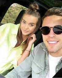 As a matter of fact she is no longer his girlfriend. Footballers Wagskids On Twitter Jan Bednarek And His Girlfriend Julia Pic Jan Bednarek Janbednarek Julianowak Southampton Southamptonfc Southamptonwags Https T Co 2zbllpp67o