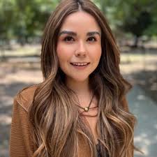 Alejandra Bernal (@ale_bernalv)