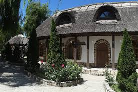 Descriere pensiunea la traian 2** situata in localitatea murighiol, pensiunea la traian este una dintre cele mai cunoscute pensiuni agroturistice din delta dunarii. Pensiunea La Traian Murighiol