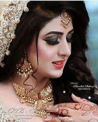 Top 20 Trendy Indian Bridal Makeup Images And Looks Bridal Makeup Images Pakistani Bridal Makeup Hairstyles Beautiful Bridal Makeup