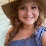 Angie Munger's Instagram, Twitter & Facebook